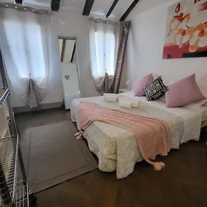19-borgo-cavour.hotelinveneto.com/